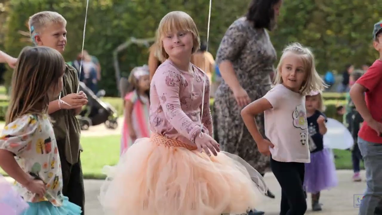 Neslyšící děti proměnily Valdštejnskou zahradu v pohádkový svět - Zahradní slavnost TAMTAM 2022