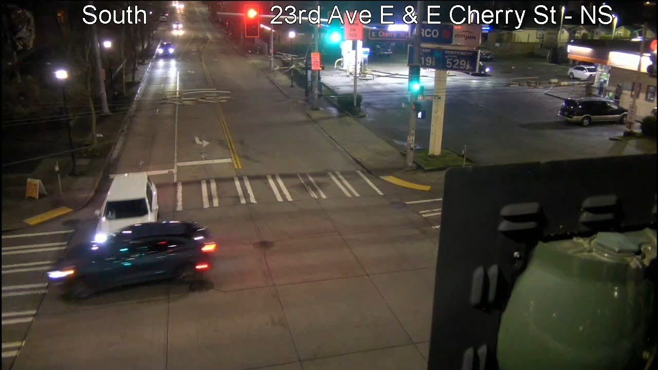 Seattle: Driver Runs Red Light & Crashes Into SUV - YouTube