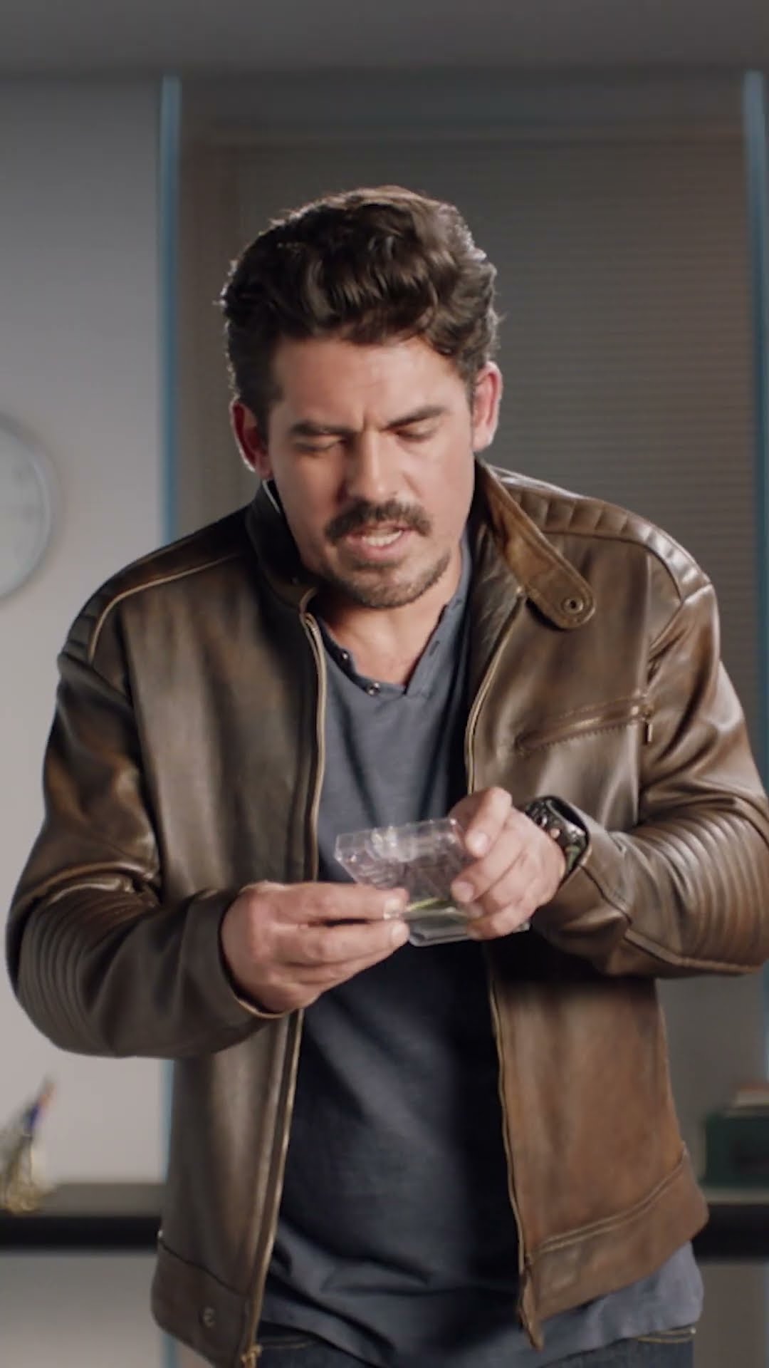 Todos corren por el dinero ?? Alcanza a #LaJefaTV