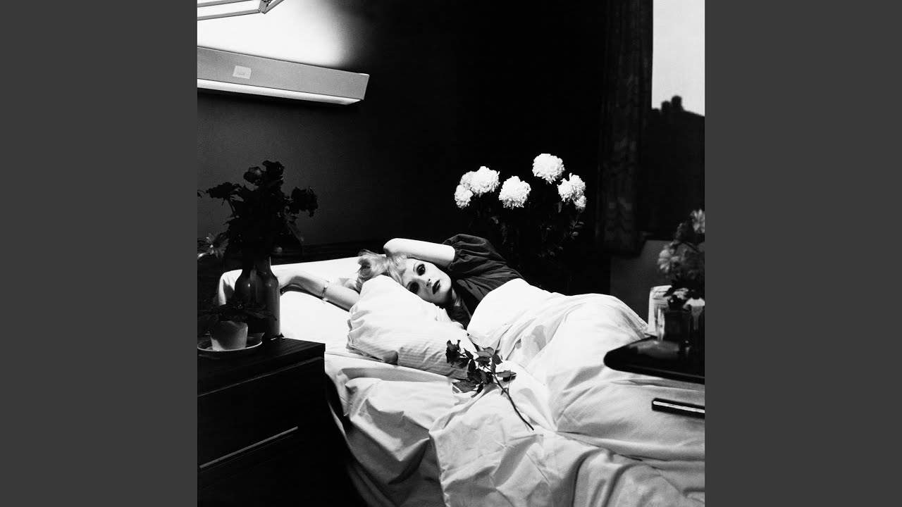 Spiralling auf YouTube ansehen Spiralling auf YouTube ansehen