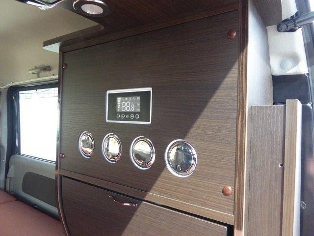 12Vエアコン・シンク・電子レンジ・冷蔵庫・テレビ付き！軽