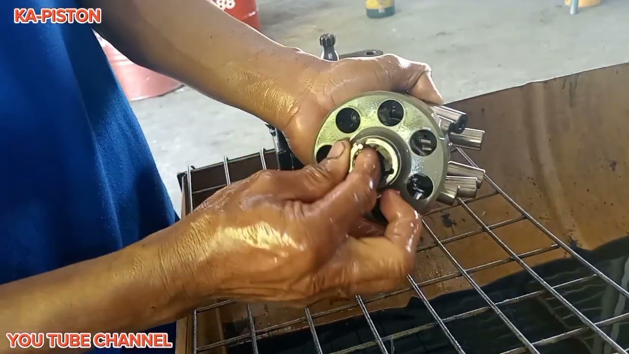 KOMATSU  PC-- 30--- main pump overhaul