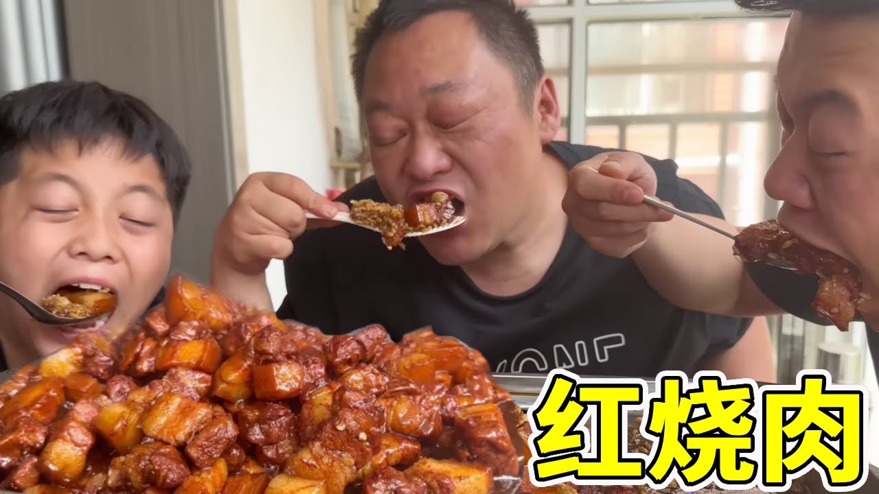 老爷子钓鱼回来，胖龙当大厨做“红烧肉拌饭”！小家伙满脸奸险又来坑爹了！【胖龙的一日三餐】