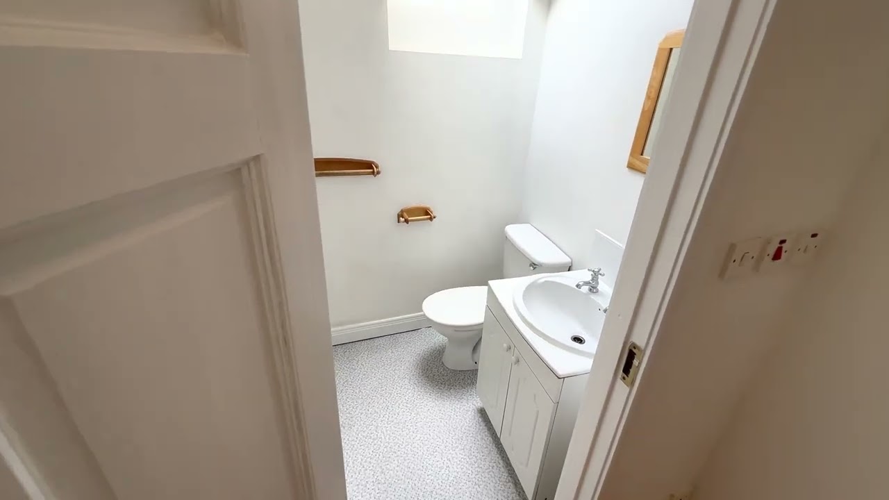 40 KENYON ST. NENAGH - REA EOIN DILLON