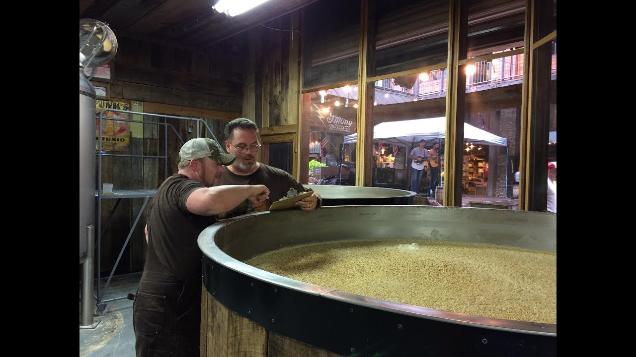 Vlog 2, Road Trips, Gatlinburg, Moonshine and The Woodworking Show