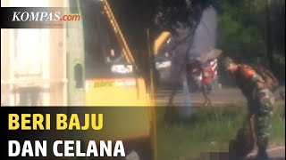 Viral, Video Prajurit TNI Bantu ODGJ yang Tidur di Tengah Jalan
