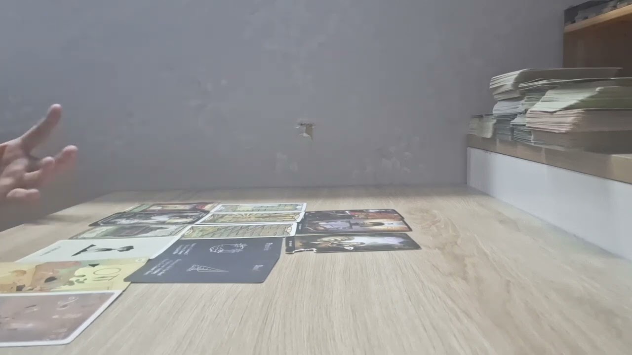 Chọn 1 tụ bài: HỌ CẢM THẤY THẾ NÀO KHI NGHĨ VỀ BẠN? 😉 Tarot (timestamp dưới video)