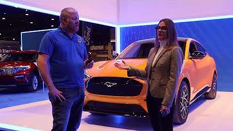 Touring the Chicago Auto Show with Not-a-Noob Sara...