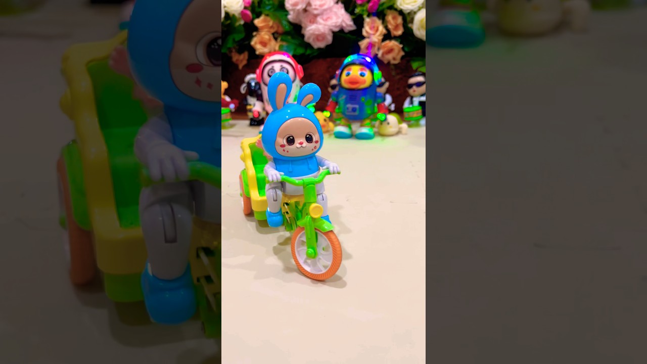 Kelinci biru naik sepeda keliling di pantau panda bebek astronot 🐰 🐼 🦆