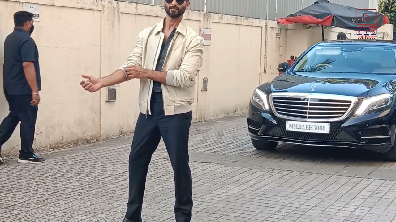 Shahid Kapoor spotted trailer launch jersey 