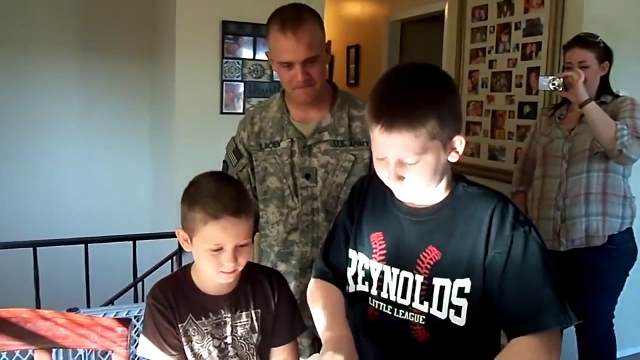 Soldiers Coming Home Soldier Surprises His Son Youtube