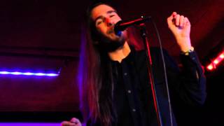 Video thumbnail of "CARLOS SADNESS- Amores flacos (Sala Clamores,Madrid 13/02/2014)"