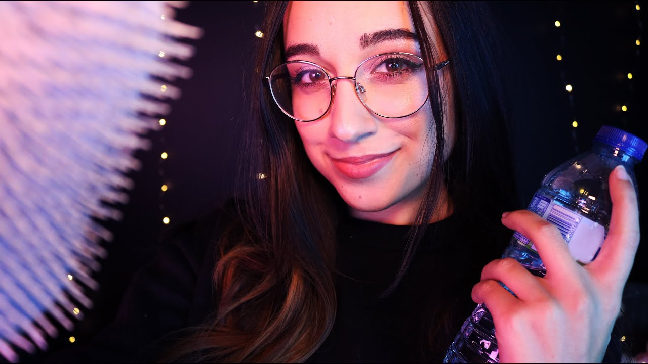 ASMR Português | Melhor Amiga toma conta de ti 💖 (Estás doente 🤒) Tapping, Hair Brushing...