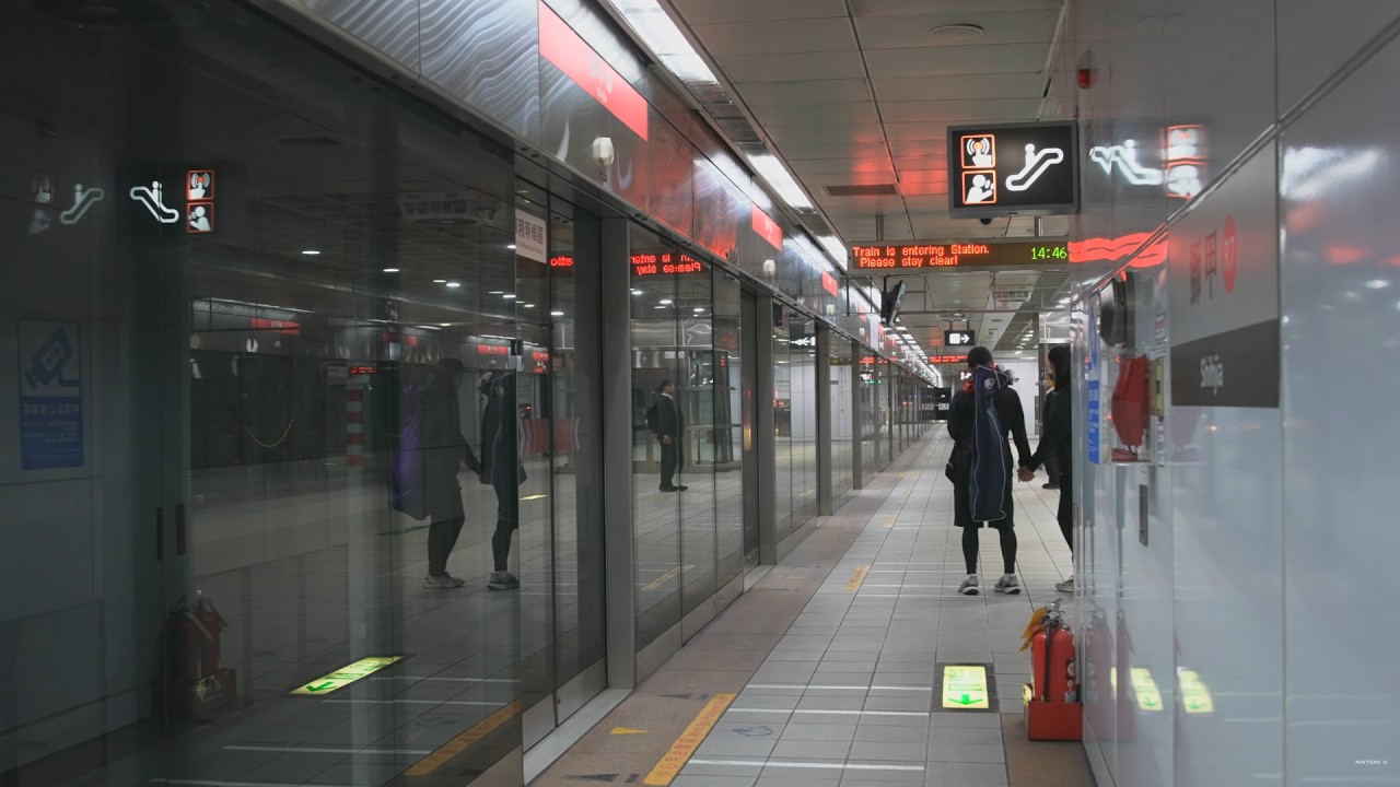 Taiwan, Kaohsiung, walk from IKEA + MRT ride from Shihjia to Sanduo Shopping District