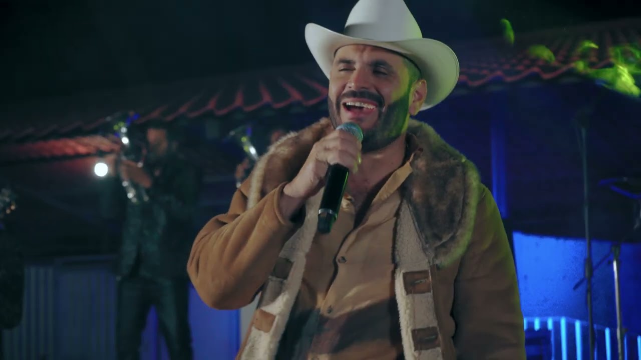 El Komander - El Perron Merino (En Vivo desde Mis Caballerizas)