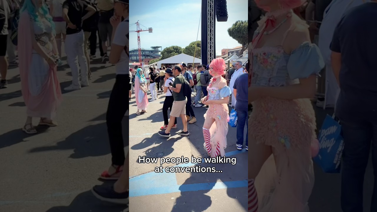 How people be walking at conventions… we are all guilty of this!! #cosplay #cosplayer #comiccon