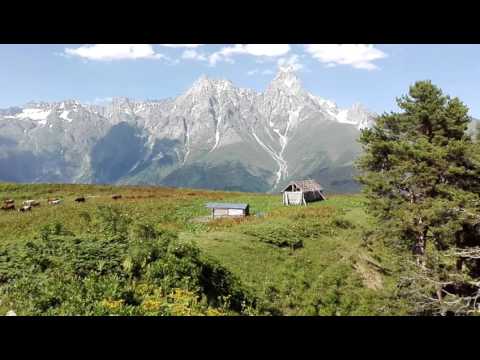 Озеро Мазери, вид на г.Ушба и Кавказский хребет. Сванетия(Грузия).