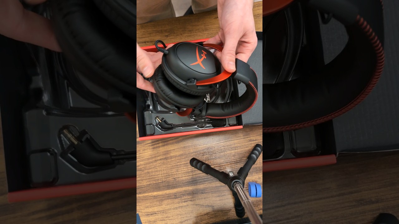 unboxing the Hyperx cloud 2