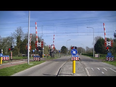 Spoorwegovergang Heiloo // Dutch railroad crossing