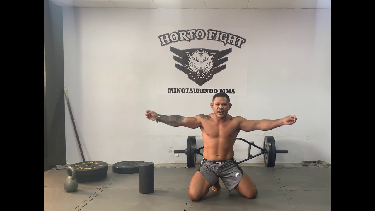 Como melhorar a flexibilidade nos chutes Muaythai, MMA, kickboxing e karatê