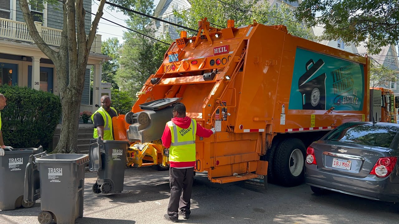 Electric Garbage Truck VS Sumner Trash 