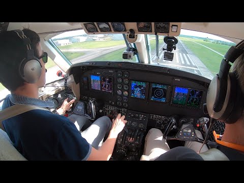 Video: Máy bay Beechcraft King Air bay nhanh như thế nào?