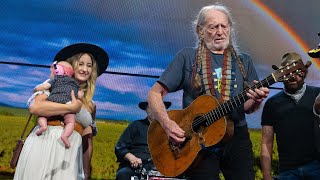 Willie Nelson &amp; Family - It&#39;s Hard to Be Humble (Live at Farm Aid 2019)
