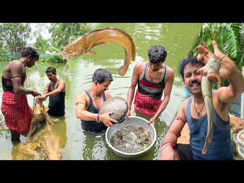 দেখুন পুকুর থেকে হাড়ি তুলে কত মাছ পেলাম | আর সবাই মিলে পুকুরের জাল টানলাম || thumbnail