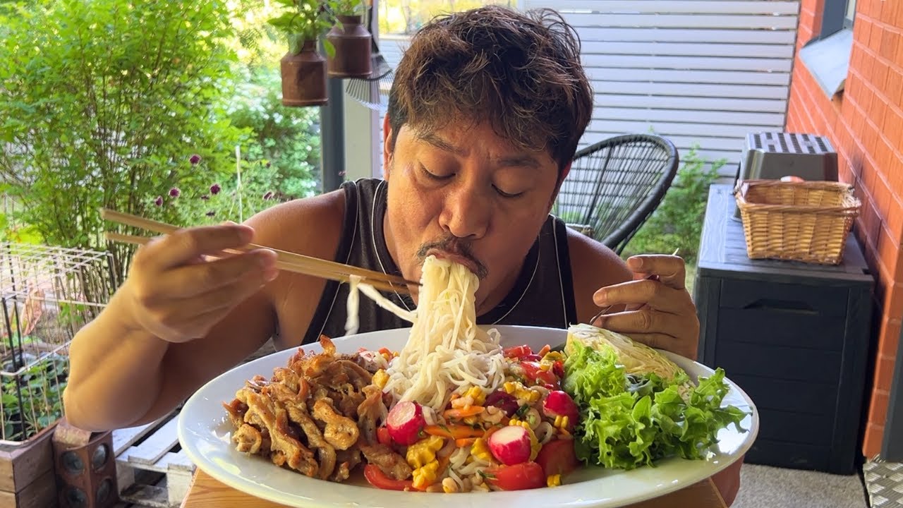 INIHAW NA LIEMPO STRIPS! SPICY THAI NOODLE SALAD! ICY CALAMANSI JUICE Filipino. Food. Mukbang