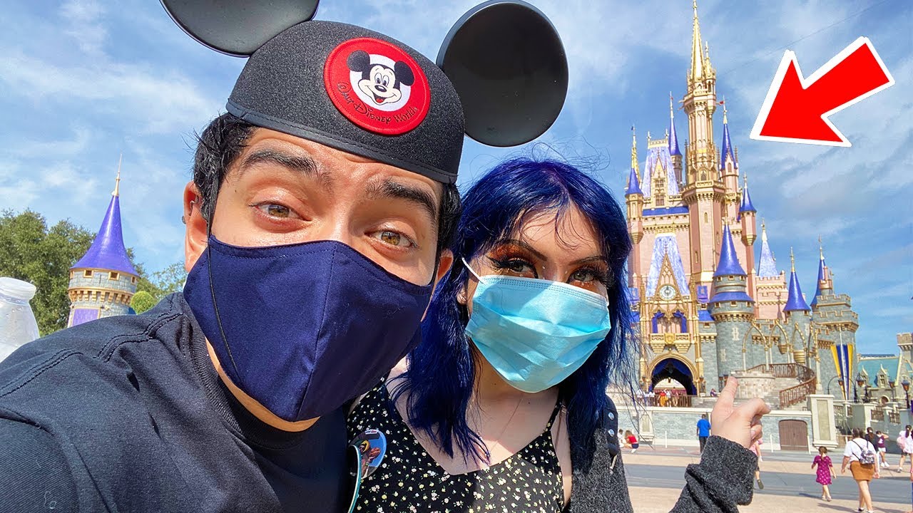 FIRST DAY AT MAGIC KINGDOM WALT DISNEY WORLD! IS IT SAFE TO TRAVEL