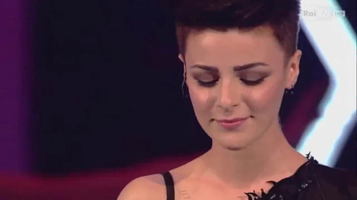 BECAUSE THE NIGHT - (Patty Smith) - ROBERTA CARRESE - knockout - The Voice of Italy 2015