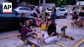 Download lagu 7.2-magnitude earthquake collapses buildings in Caracas, Venezuela