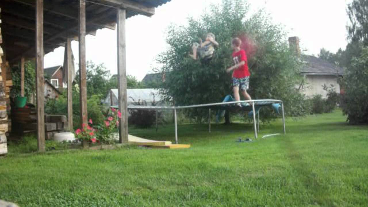 Best Summer Trampoline Tricks 2012 (Insane combos,triple front, cody combos, 315 subs!!!)