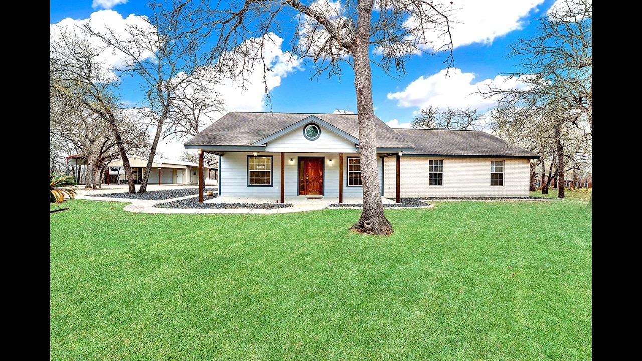 1026 WILD FLOWER       FLORESVILLE, TX