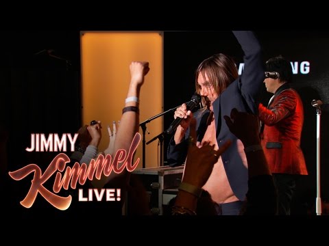 Iggy Pop Performs "Lust For Life"