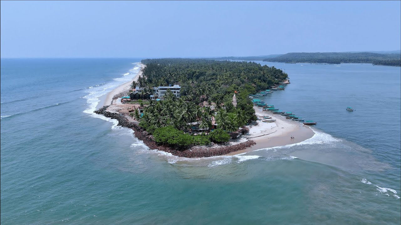 Unreal Views & Hidden Beaches of Konkan! 🏖️ | Mumbai to Malvan Moto vlog