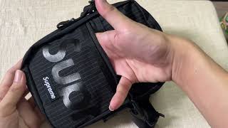 Review Supreme Shoulder Bag Black (SS24)