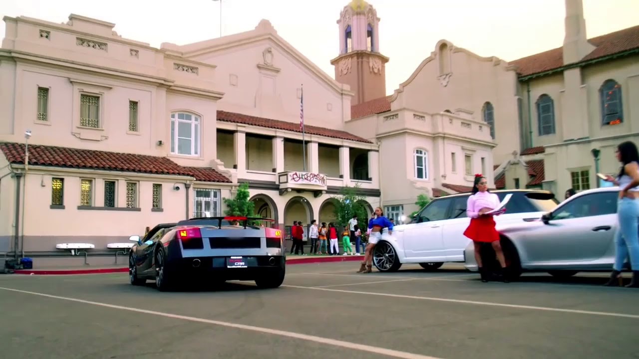 Lil pump - Gucci Gang (Official Music Video) but he is a bird