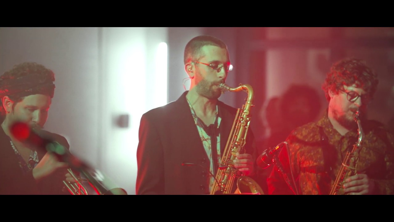 在 YouTube 上观看 Bruno Pernadas - Valley In The Ocean | Eléctrico | Antena 3 在 YouTube 上观看 Bruno Pernadas - Valley In The Ocean | Eléctrico | Antena 3