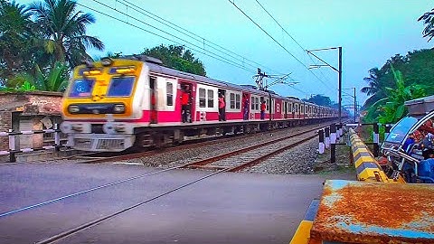 Super Speedy ICF Medha EMU Train skipping through busy Railgate | Spedy train at Level Crossing | ER