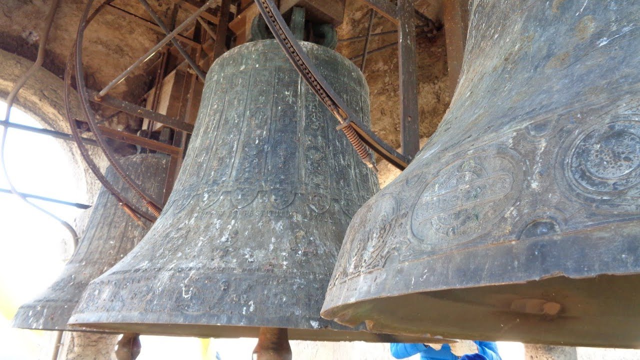 Le campane della Pieve di Pozzuolo del Friuli annunciano la morte del Pievano Mons. Carlo Costantini