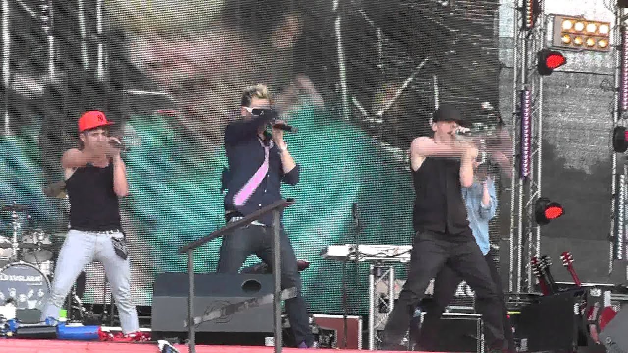 Varsity Fanclub For The First & Own The World live @ Rewe Family Munich