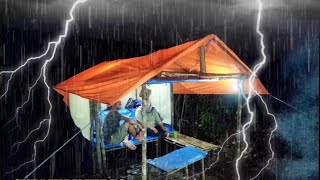 camping hujan deras tengah malam.makan bambu untuk bertahan hidup