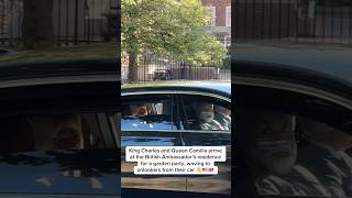 King Charles &amp; Queen Camilla arrive at the British Ambassador homeチャールズ国王とカミラ王妃、英国大使公邸到着 車内から沿道に手を振る