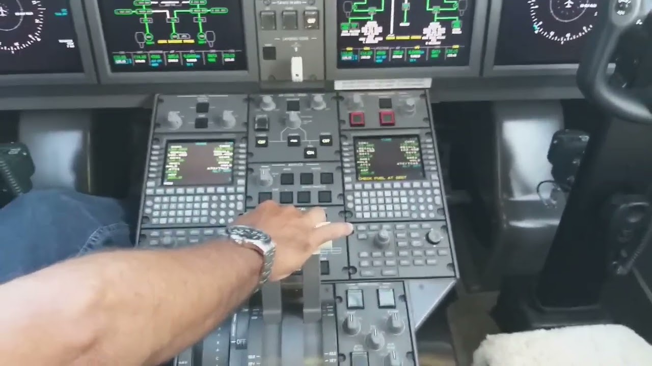 Bombardier Challenger 300  Thrust reverse test.