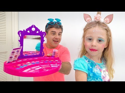 يتعلم كيفية استخدام مستحضرات التجميل بشكل صحيح للأطفال Stacy and papa