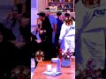 le montan pila a la fruta en la casa de alfk2