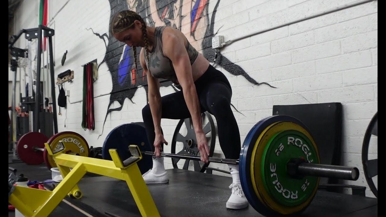 DEADLIFTS AT POWERLIFTING GYM VS COMMERCIAL GYM YouTube