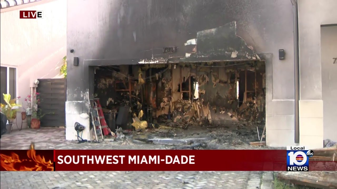 Fire erupts inside townhome in southwest Miami-Dade - YouTube