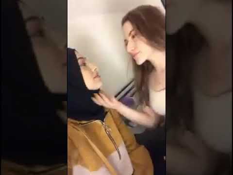 Periscope Canlı Lezbien Türbanlı Öpüşme | Lesbien Hijab girl kissing